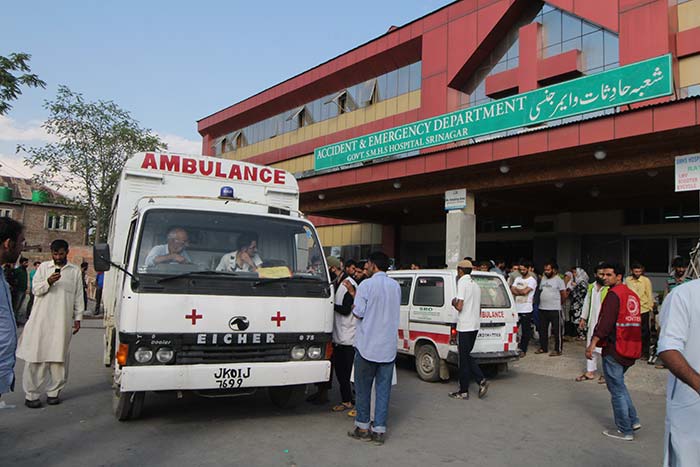 Bullet and Pellet victims at SMHS hospital alleges medicos negligence