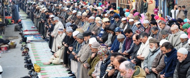 Thousands participated in ‘Khwaja Digar’ prayers in old City Srinagar