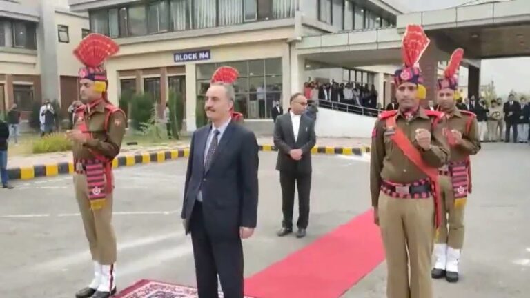 Chief Justice Ali Mohammad Magrey marks maiden visit to Lower Court Srinagar