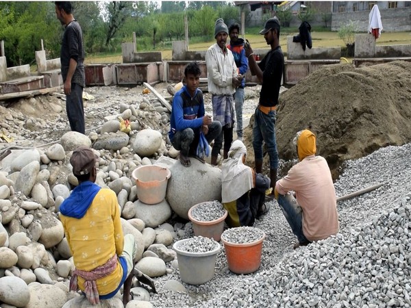 Mysterious disappearance of nonlocal labor force troubling Srinagar populace