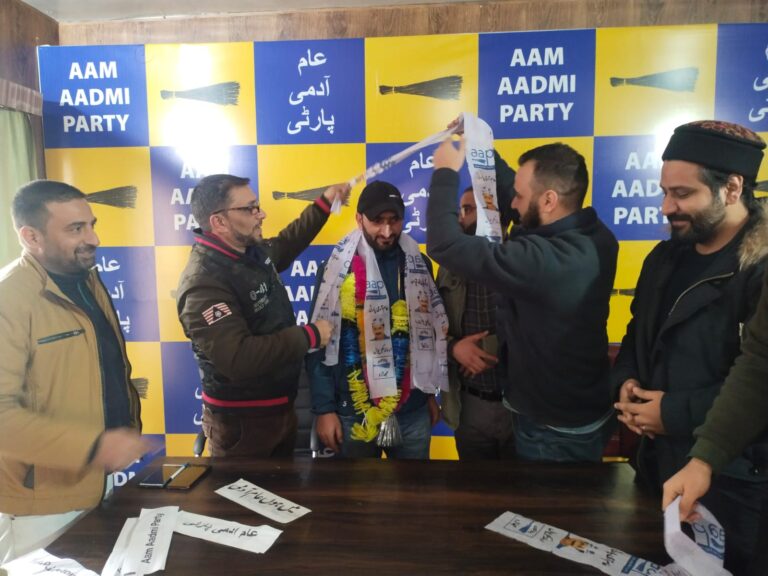 Aam Aadmi Party continues to spread its wings in Kashmir